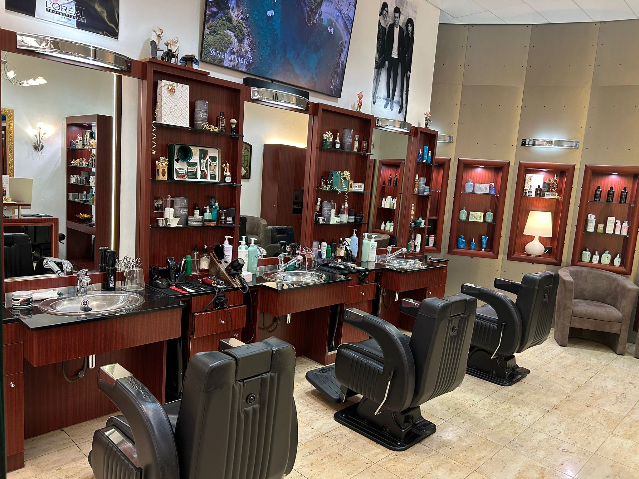MC Le Barbier reception and waiting area